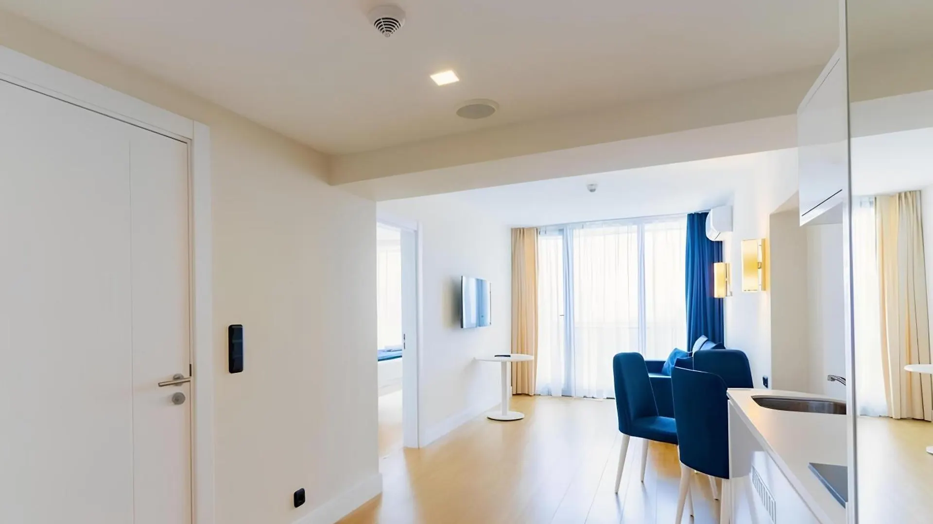 Sea Side View Apartment Batumi 0*,