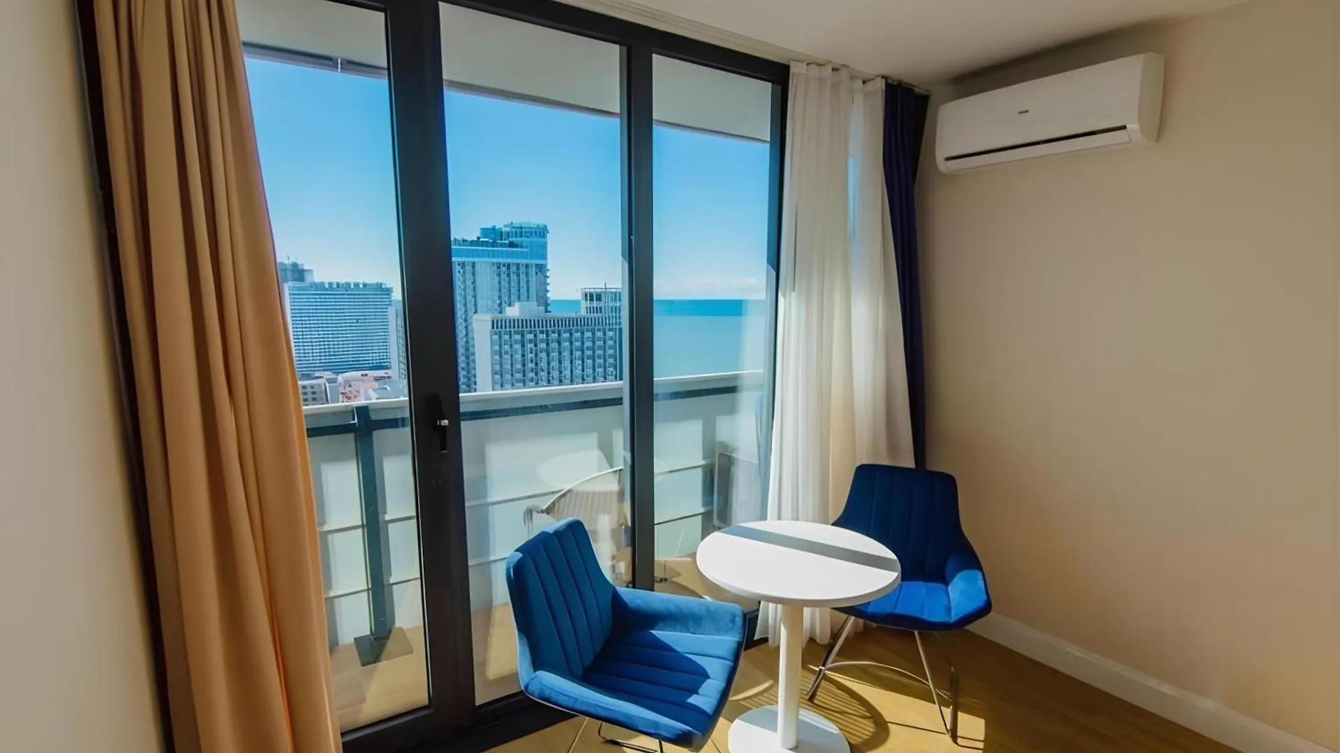 Sea Side View Apartment Batumi 0*,